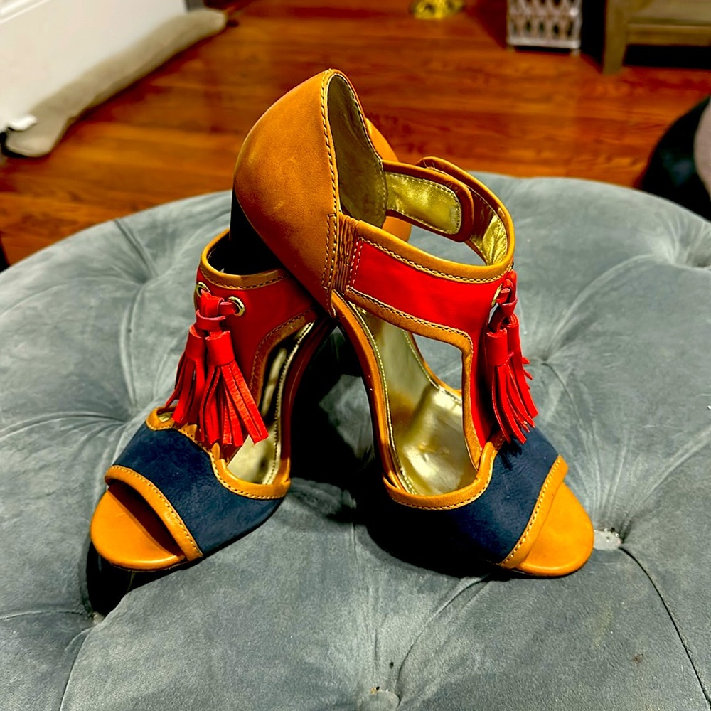 COACH tan, red and blues in EXCELLENT CONDITION.